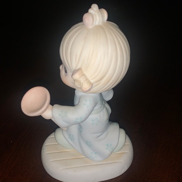 Precious Moments Figurine 1987 Faith takes the plunge - Picture 5 of 7